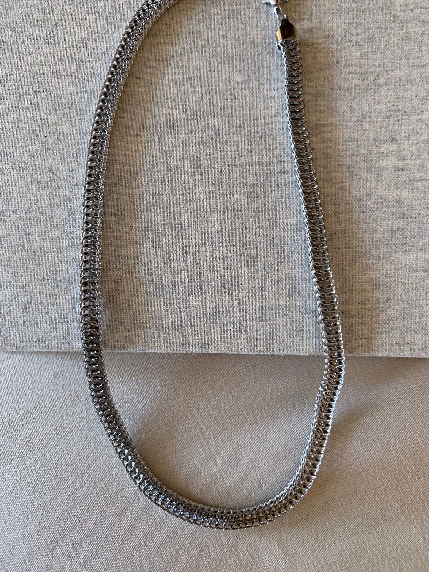 Chocker Molis